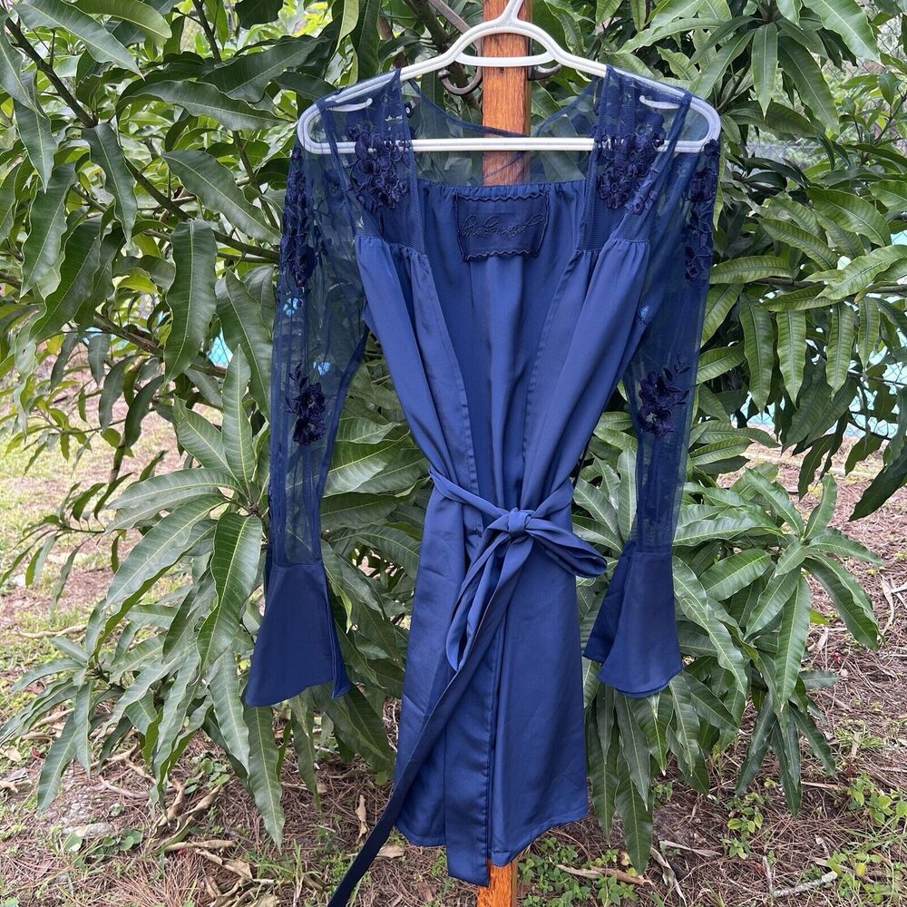 Robed with Love Hildy Robe Blue Floral Embroidered Bridesmaid Bell Sleeves Small